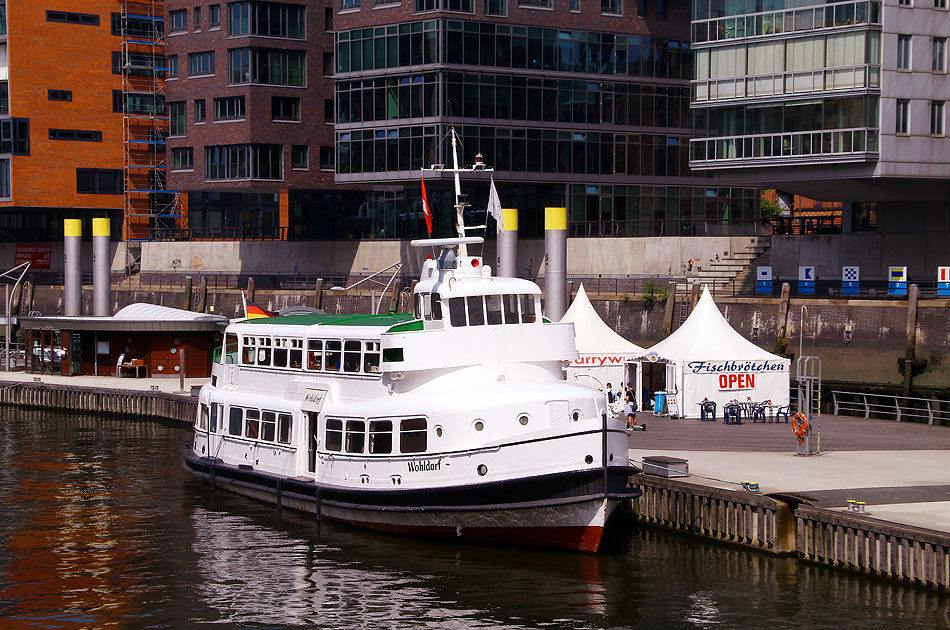 Das HADAG Schiff Wohldorf in der Hafencity
