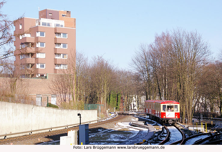 Der Hochbahn Haneat in der Haltestelle Schlump - Der Partywagen der Hamburger Hochbahn