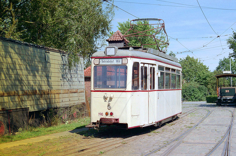 Ein Straßenbahnwagen der ehemaligen Straßenbahn in Lübeck