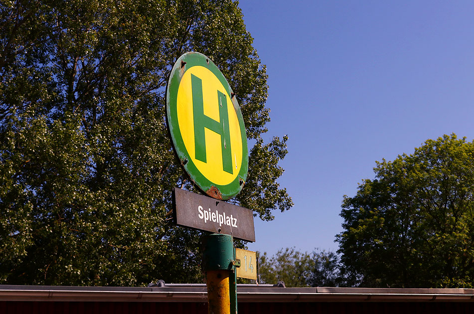 Haltestellenschild Spielplatz Straßenbahn Schönberger Strand