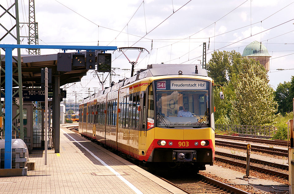 Die Straßenbahn / S-Bahn in Karlsruhe nach Freudenstadt