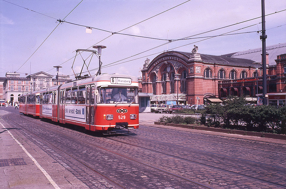 Die Straßenbahn in Bremen vor dem Hauptbahnhof