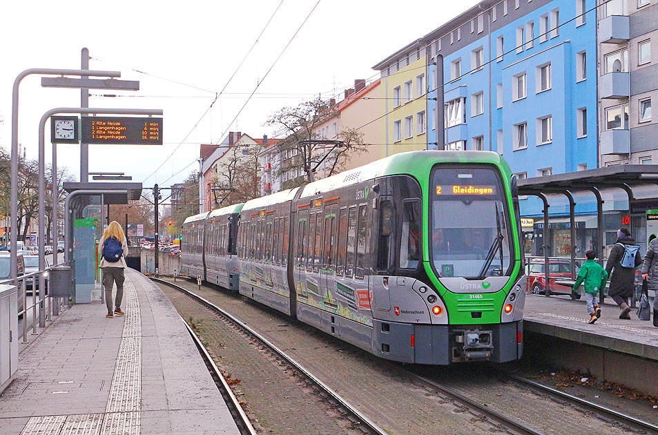 Die Stra&szlig;enbahn in Hannover - &Uuml;stra - Haltestelle Vahrenwalder Platz