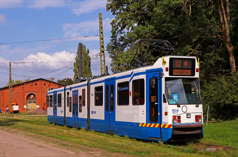 Ein Niederflurwagen im Stra&szlig;enbahnmuseum Wehmingen (HSM) aus Amsterdam Wagen 904 der Baureihe 11G