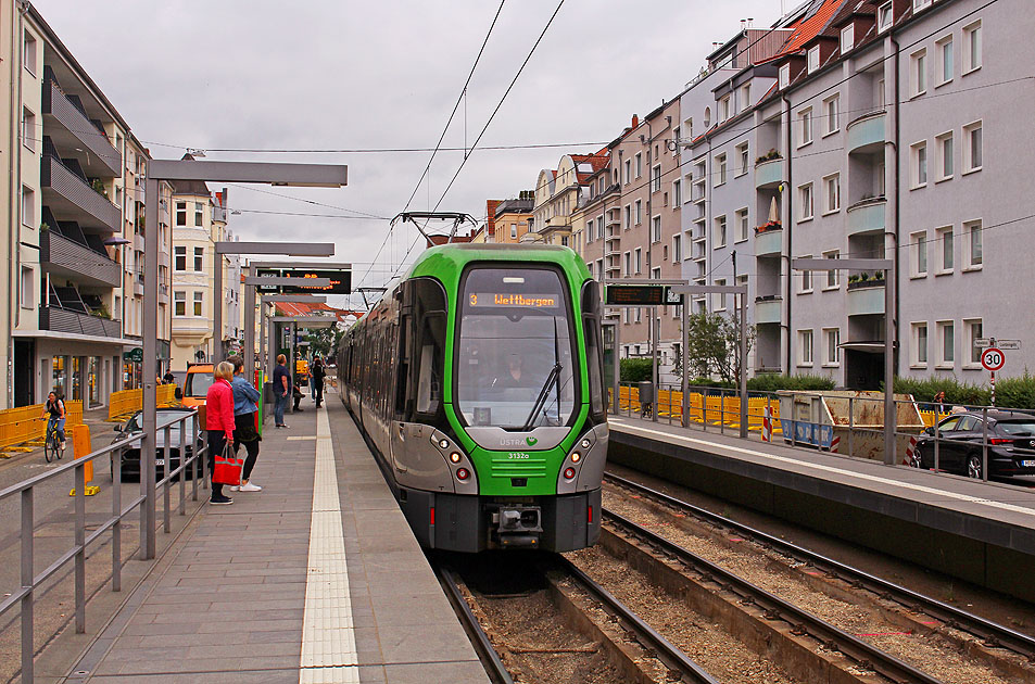 Die Haltestelle Lortzingstra&szlig;e der Stra&szlig;enbahn (Stadtbahn) in Hannover