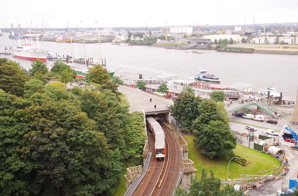U-Bahn Landungsbrücken - Hafen Hamburg