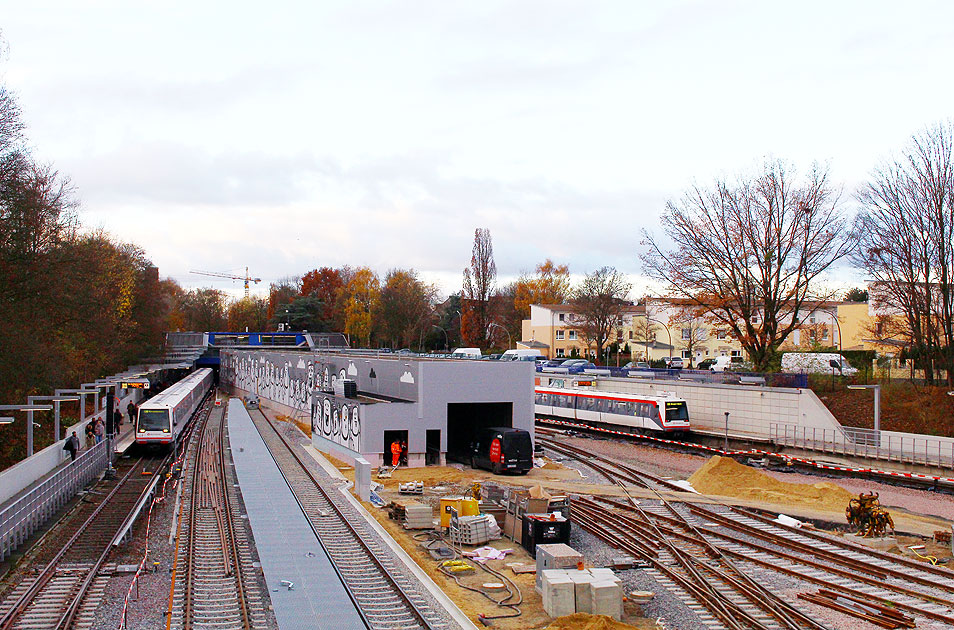 Die U-Bahn Haltestelle Legienstraße der Hamburger Hochbahn mit der Waschanlage im Bau