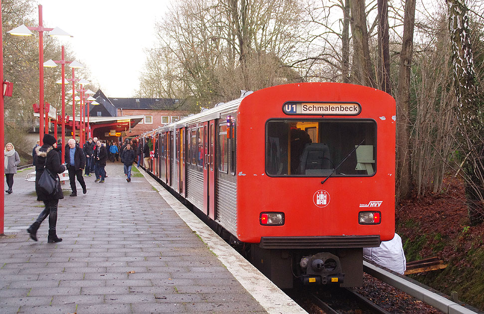 Hochbahn DT2 in der Haltestelle Ahrensburg West