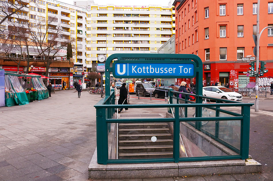 Der Bahnhof Kottbusser Tor in Berlin-Kreuzberg von der Berliner U-Bahn
