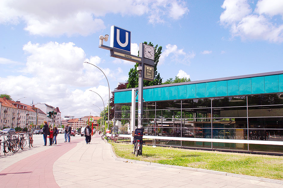 Die U-Bahn Haltestelle Schlump in Hamburg