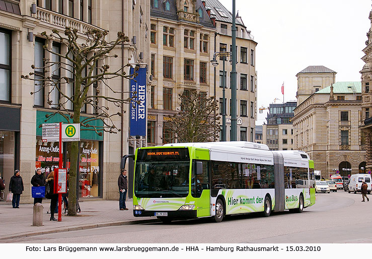 Hochbahn Hybrid Bus - Hamburg Rathausmarkt - U-Bahn Rathaus