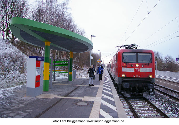 Bahnhof Ahrensburg-Gartenholz mit einer Regionalbahn nach Hamburg Hbf