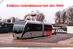 Elektromobilität in Hamburg: VHH Elektrobus in der Kehre Stadionstraße von Van Hool vom Typ Exqui.City