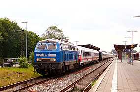 Eine Lok der Baureihe 218 im Bahnhof Niebüll