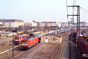 Ein Lok der Baureihe 112 im Bahnhof Dresden-Friedrichstadt
