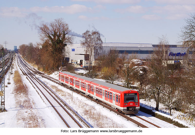 Die DB Baureihe 474 der Hamburger S-Bahn am Bahnhof Billwerder Moorfleet