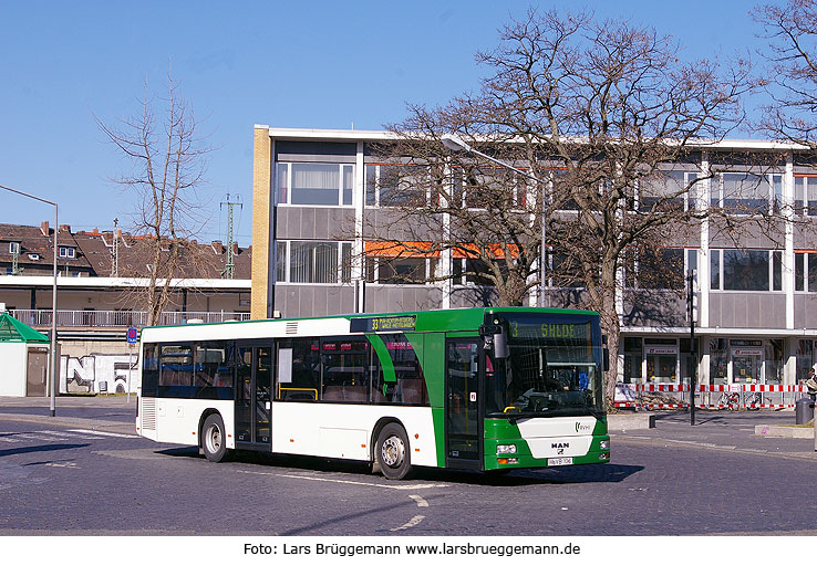 Ein RVHi Überlandbus vor dem Hildesheimer Hbf