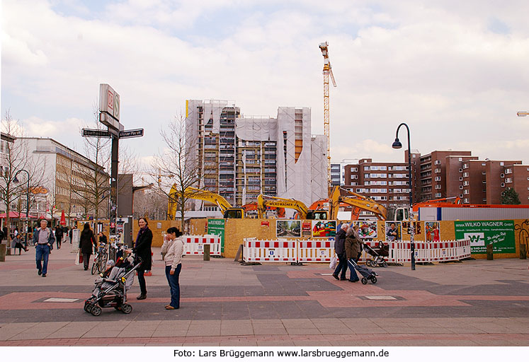 Die Große Bergstraße in Hamburg-Altona Blick auf die Baustelle für den Ikea in Altona