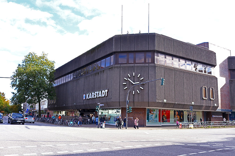 Das Kaufhaus von Karstadt an der Osterstraße in Hamburg
