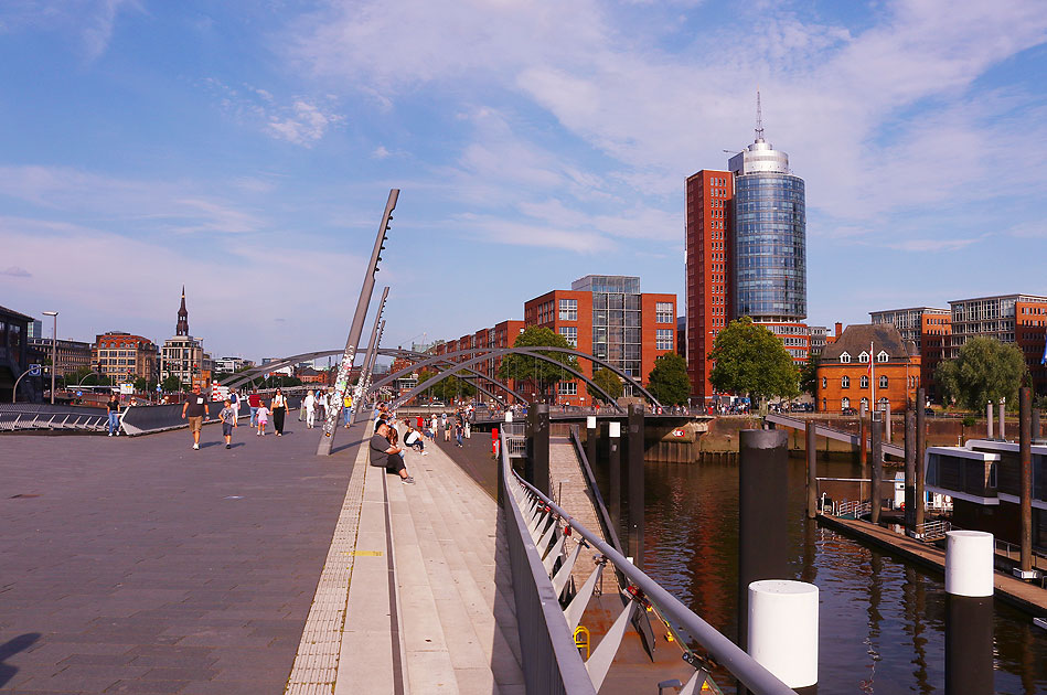 Die Jan-Fedder-Promenade am Baumwall in Hamburg