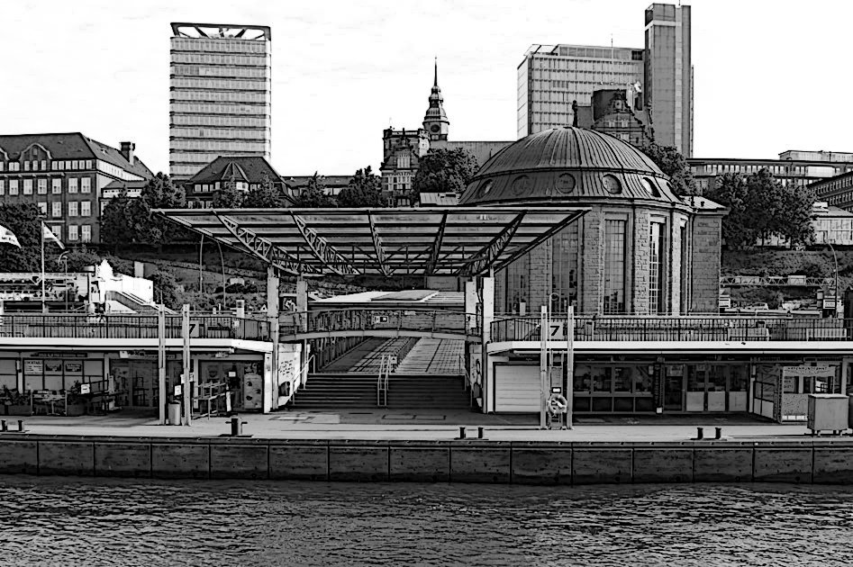 Die Br&uuml;cke 7 an den St. Pauli Landungsbr&uuml;cken in Hamburg