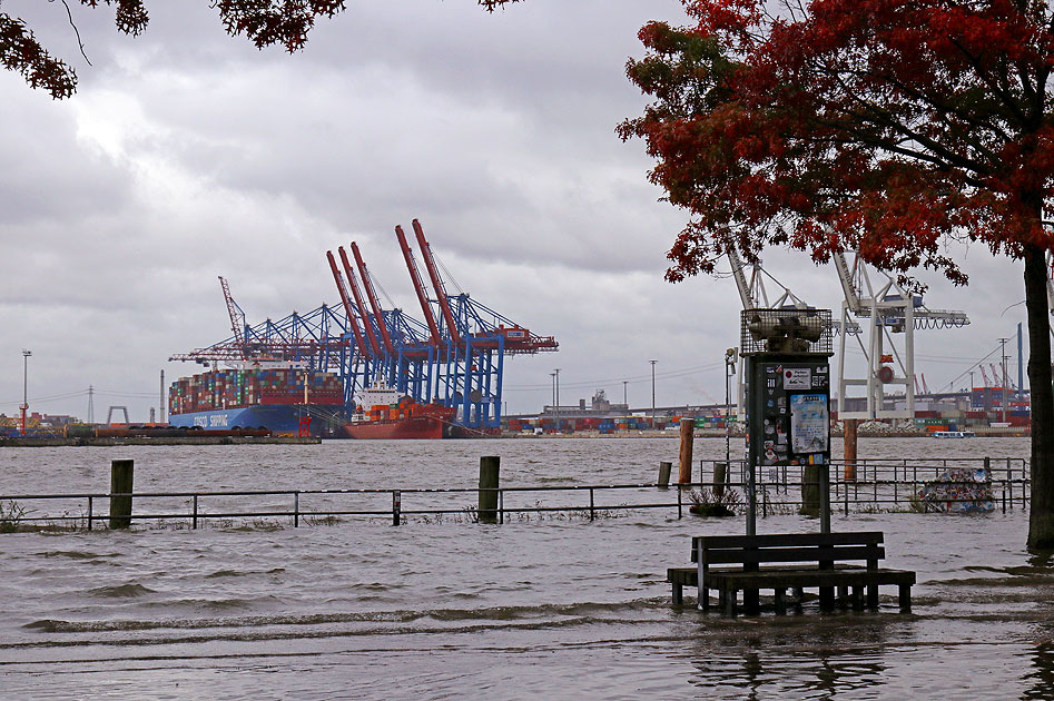 Sturmflut am Fischmarkt in Hamburg