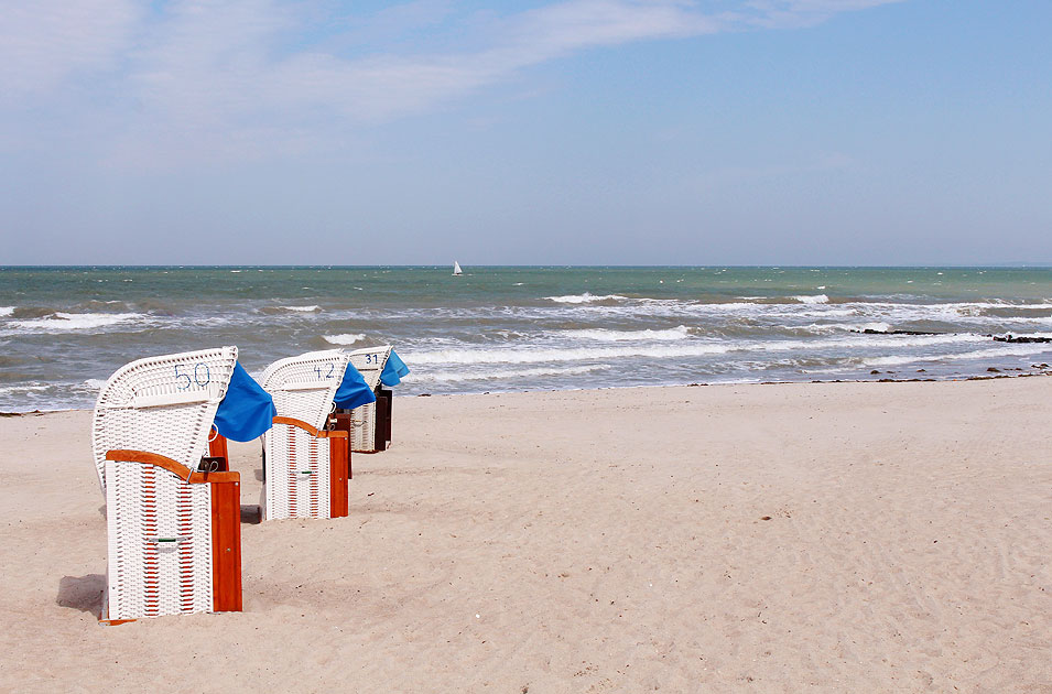 Strandk&ouml;rbe an der Ostsee in Timmendorfer Strand