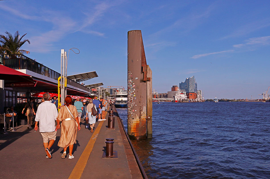 Der Anleger an den St. Pauli Landungsbr&uuml;cken in Hamburg
