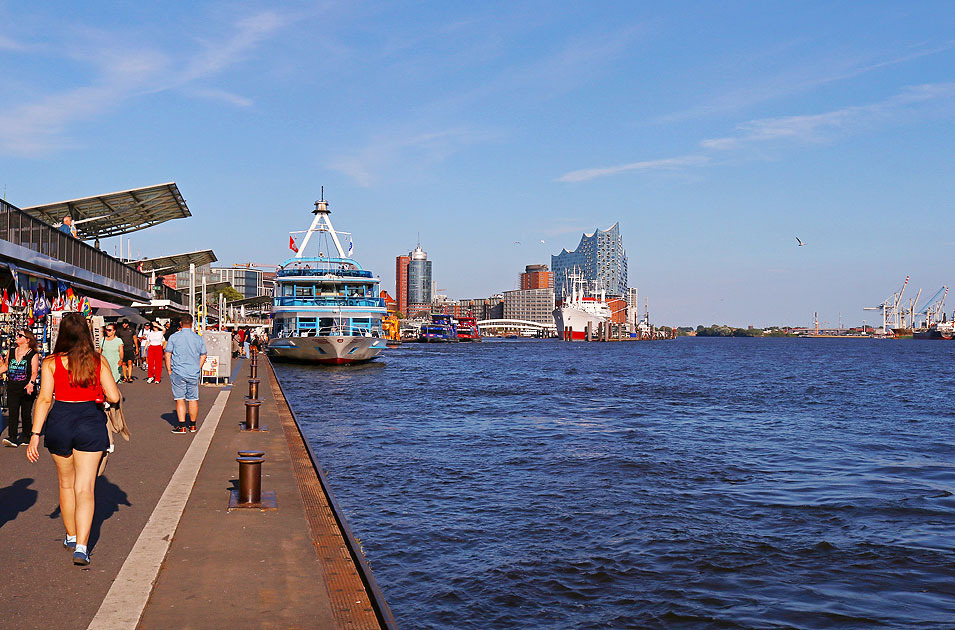Der Anleger an den St. Pauli Landungsbr&uuml;cekn in Hamburg