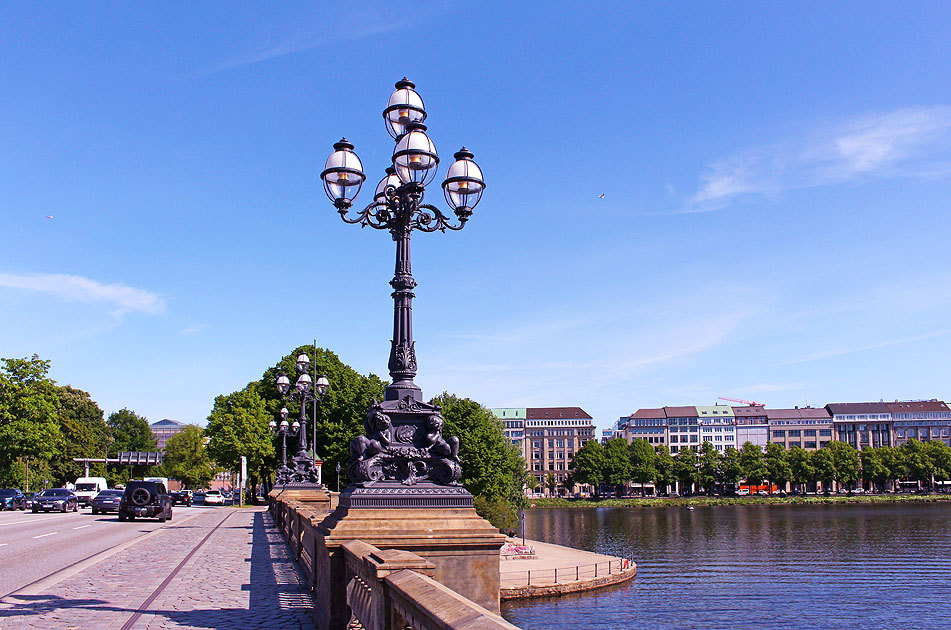 Die Lombardsbr&uuml;cke in Hamburg
