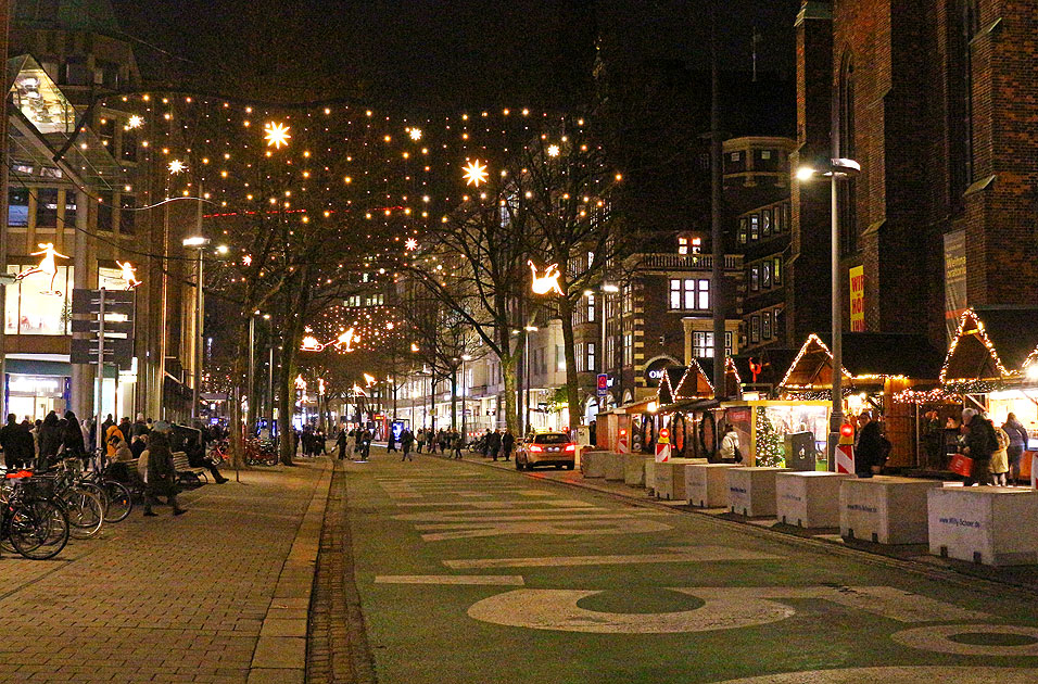 Die M&ouml;nckebergstra&szlig;e in Hamburg in der Adventszeit