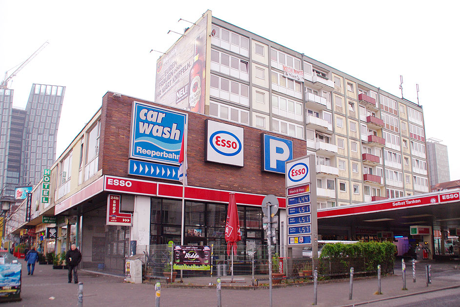 Die Esso-Tanke an der Reeperbahn in Hamburg auf St. Pauli