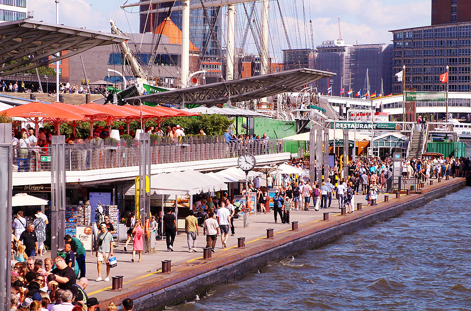 Der Anleger an den St. Pauli Landungsbr&uuml;cken